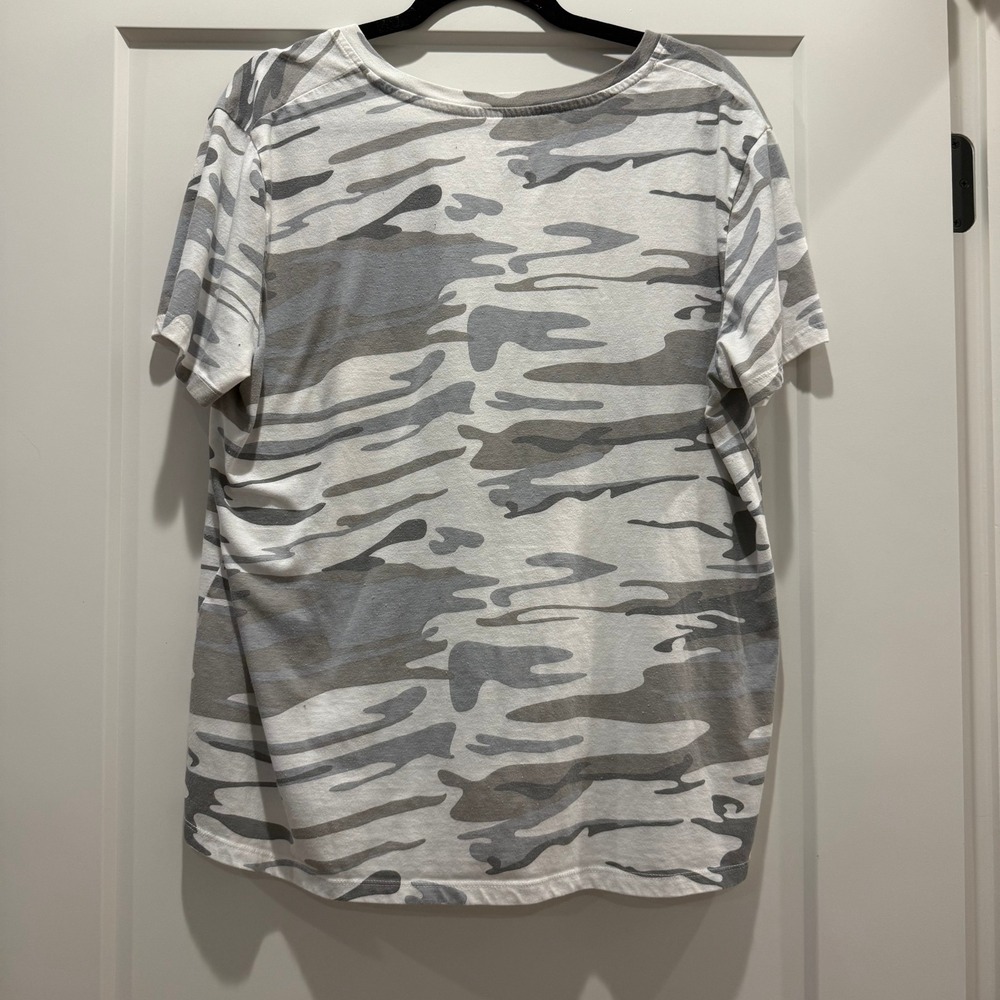 Natural Reflections Gray Camo V Neck Tee Women's XL Bass Pro Cabela's - Picture 4 of 6